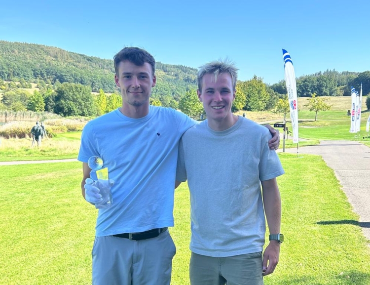 Stříbro pro FFÚ v Univerzitní golfové lize